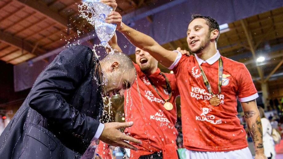 A festa do Benfica na final da Taça da Liga de futsal