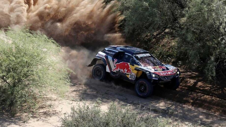 Carlos Sainz mais perto do triunfo