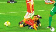 <strong>Jorge Faustino (CERTO)</strong><br /><br /><strong>toque na luva.</strong> Jonas antecipa-se a Cássio e toca na bola. Existe, depois, contacto entre o pé de Jonas e a luva do guardião, que não parece ser motivo suficiente para a queda. Aceita-se a decisão<br /><br /><strong>Marco Ferreira (CERTO)</strong><br /><br /><strong>encolhido.</strong> Jonas adianta a bola e no momento de em que Cássio tenta a agarrá-la, o atacante toca na bola e nas mãos do guarda-redes, após este encolher os braços. Lance difícil bem decidido