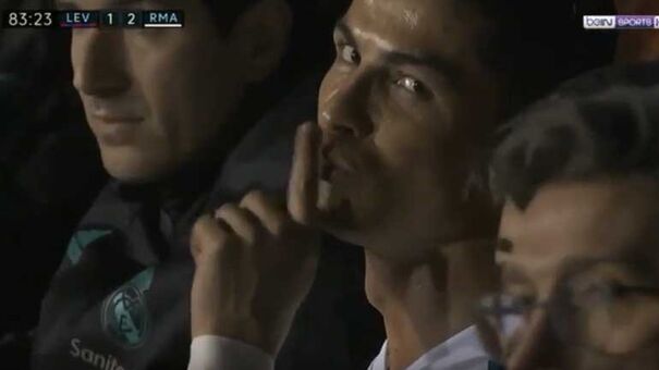 Cristiano Ronaldo irritou-se com a câmara após sair e deixou-lhe uma 'boca'