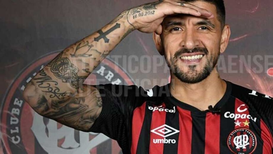 Lucho González continua no Atlético Paranaense