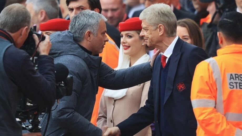 Alexis: apertado por sócios do Arsenal, Wenger 'queimou' Mourinho