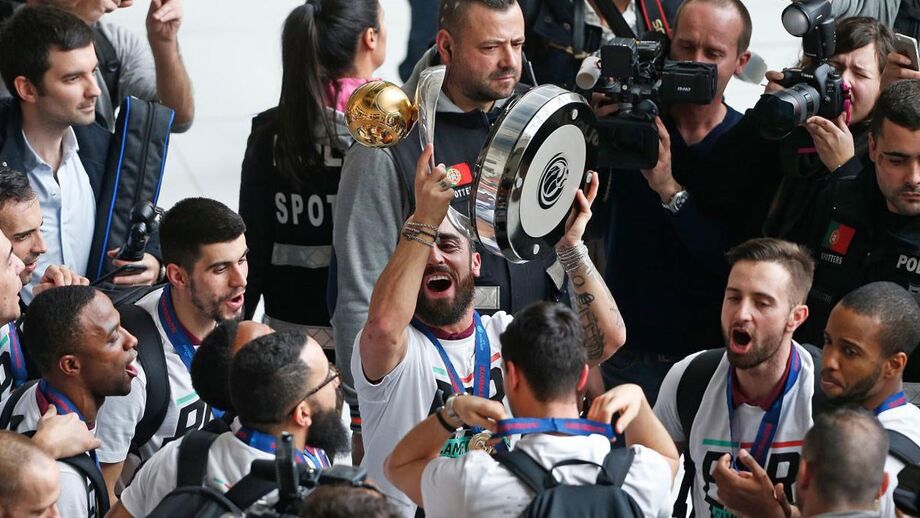 Crença no título começou com mudança de nome de grupo de WhatsApp 