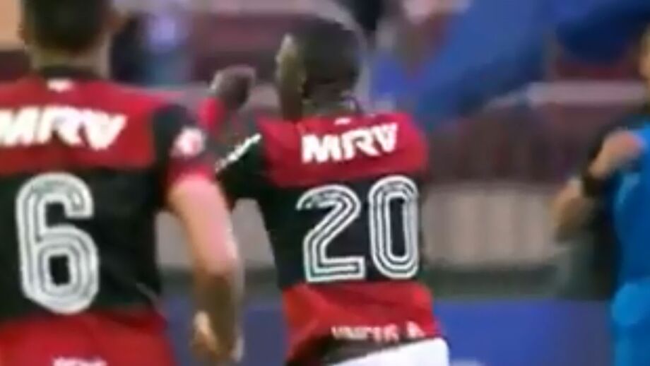 Vinícius Júnior levou um amarelo por fazer o 'chorôrô'... e Neymar não gostou