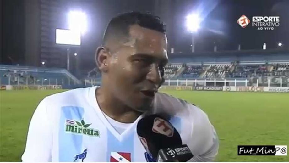Walter está numa nova cidade, mas por agora só come