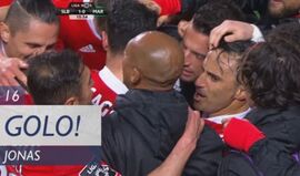 À meia-volta, Jonas abriu o marcador para o Benfica