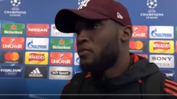 Lukaku acusa jogadores do Manchester United de se esconderem