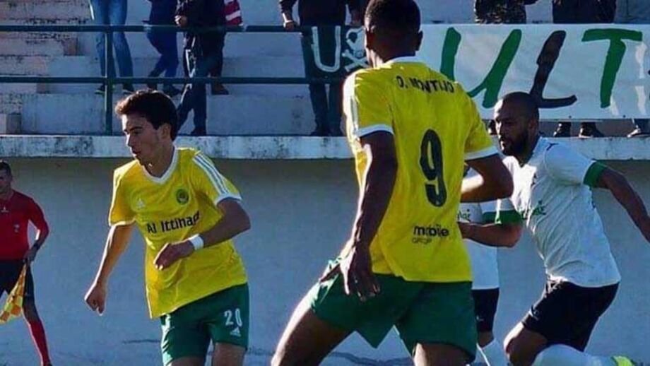 Marcelo Castro seguido por emblemas da Liga NOS
