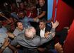 Manifestantes impedem saída de Lula da Silva