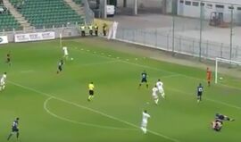 Situação surrealista na Hungria: três jogadores lesionados em... 4 segundos