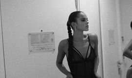 Bruna Marquezine publica fotos em lingerie e há quem peça 'socorro'