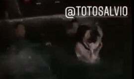 Salvio marca e a mulher atira-se para a piscina