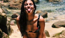 Carolina Loureiro provocadora com novas fotos nas redes sociais