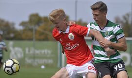 As melhores imagens da reviravolta do Benfica B em Alcochete