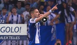 FC Porto chegou à mão cheia com este livre irrepreensível de Alex Telles