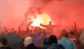Arrepiante: Assim foi a receção dos adeptos do Liverpool à chegada da equipa ao estádio
