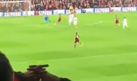 Adeptos do Liverpool deliraram com este golo de Salah