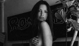Emily Ratajkowski reveladora como só ela sabe