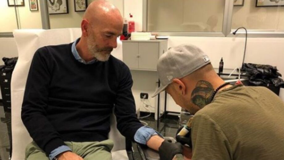 Treinador da Fiorentina tatua no braço iniciais de Davide Astori