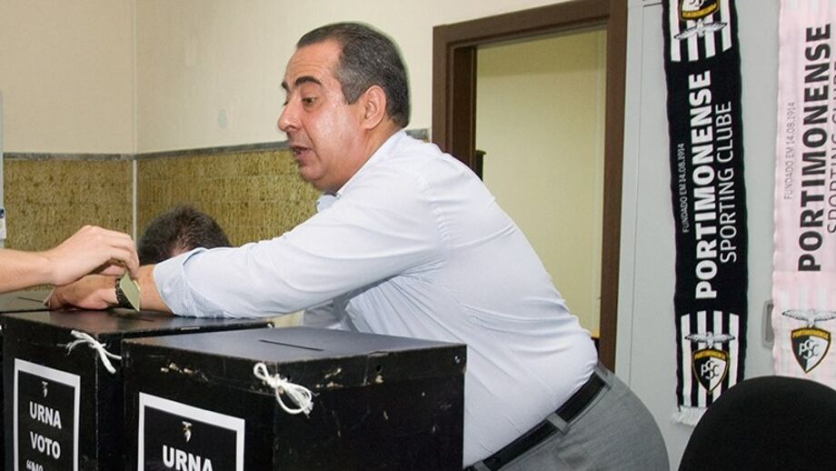 Urnas abertas até às 21 horas
