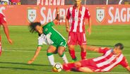 <strong>Jorge Faustino - De sola (CERTO)</strong><br /><br />
<div>Vítor Gomes entrou em tackle e, apesar de também jogar a bola, acertou com a sola da bota na perna de Gelson Martins com algum perigo para a integridade física do extremo. Bem na falta e no amarelo<br /><br /><strong>Marco Ferreira - Amarelo (CERTO)</strong><br /><br />Infração de Vítor Gomes sobre Gelson Martins. O jogador do Aves entra em tackle com algum perigo para o adversário. Livre direto e cartão amarelo bem exibido </div>