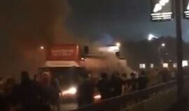 Festejos do título acabaram com autocarro do Estrela Vermelha em chamas
