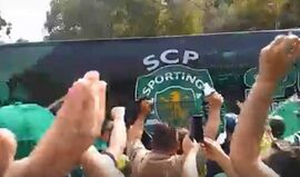 Aplausos e muito apoio na chegada do autocarro do Sporting ao Jamor