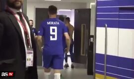 Morata celebrou Taça de Inglaterra com um festival de... obscenidades