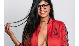 O azar bateu à porta de Mia Khalifa num jogo de hóquei