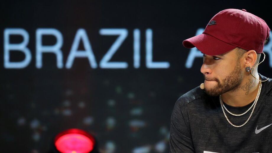 Neymar regressa a Paris para concluir recuperação da lesão