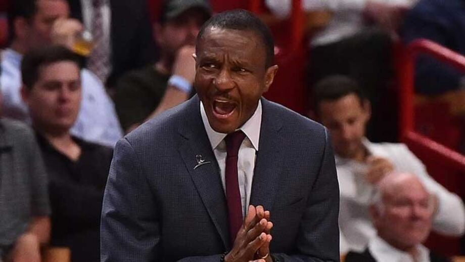 Toronto Raptors demitem Dwane Casey