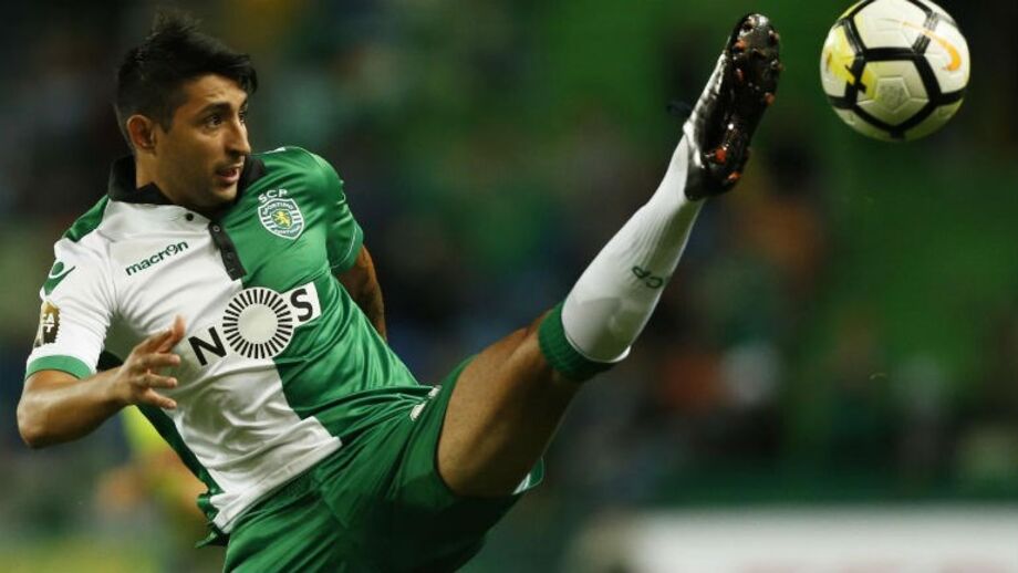 Sporting explica negócio Alan Ruiz