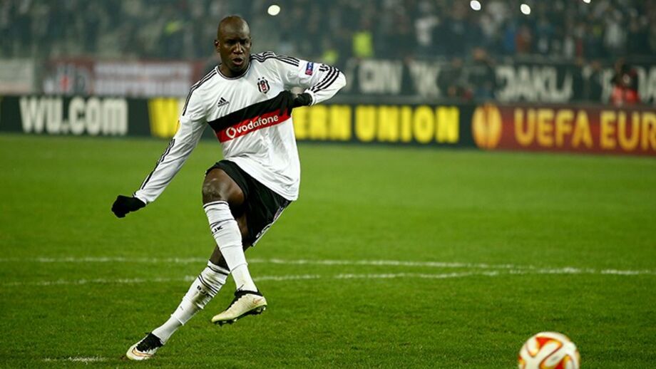 Demba Ba: Atatürk motiva críticas à UEFA