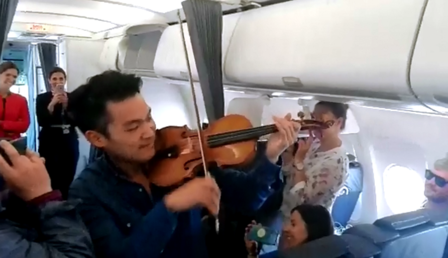 Violinista acalma passageiros após aterragem de emergência no Porto