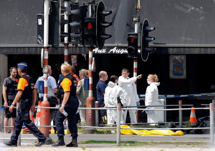 Polícia belga no local do tiroteio em Liège