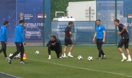 A magia de Mario Mandzukic no treino da Croácia