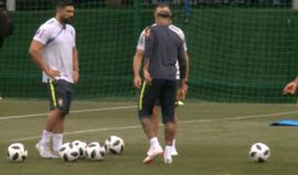 O momento em que Neymar assustou no treino do Brasill