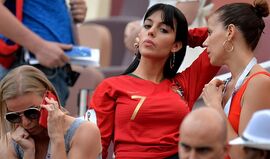 Georgina apoiou Ronaldo em Moscovo e até se vestiu a rigor