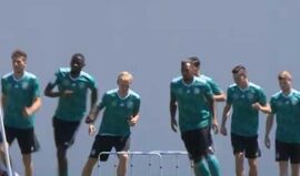 Alemanha prepara jogo frente à Suécia debaixo de 'fogo'