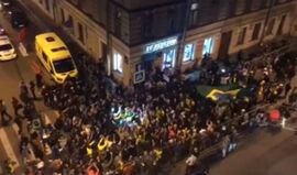 Neymar ouviu adeptos cantar o campeão voltou