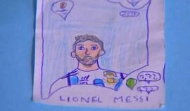 Uma história do Mundial que emociona: criança brasileira sem dinheiro desenha os próprios cromos