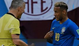 Neymar é o jogador que mais faltas sofreu até agora no Mundial: imagina quantas foram?
