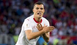 O gesto que pode deixar Xhaka e Shaqiri em problemas