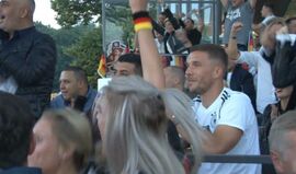 Podolski celebrou assim o valioso golo de Toni Kroos
