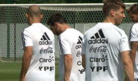 Mascherano nega 'boicote' às decisões de Sampaoli