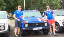 Dois homens e um carro estão a dar que falar na Rússia