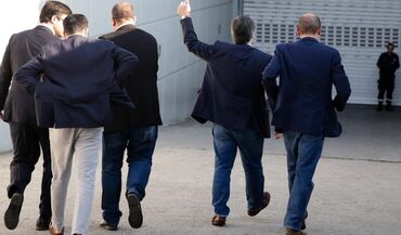 Bruno de Carvalho: da entrada triunfal pela garagem aos aplausos dos adeptos na Altice Arena