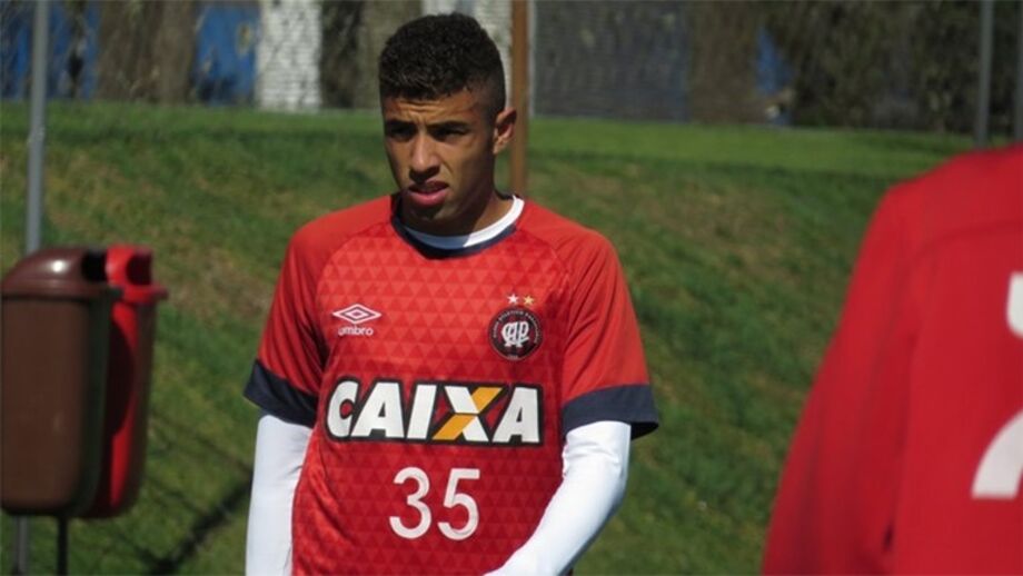 Cascardo chega para a direita