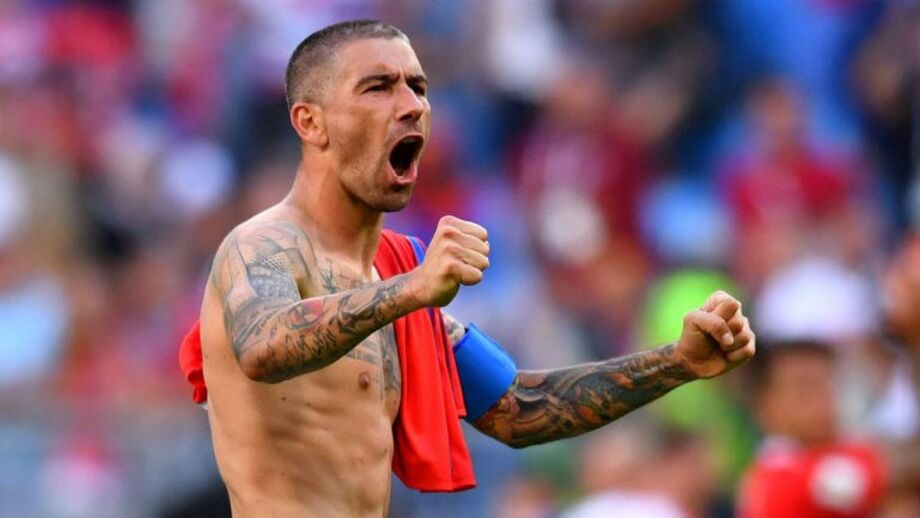 Bombas a cair do céu e o sonho de ser como Mihajlovic: Kolarov conta como foi crescer na Sérvia