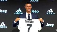 Cristiano Ronaldo mostrou a nova camisola com que vai jogar